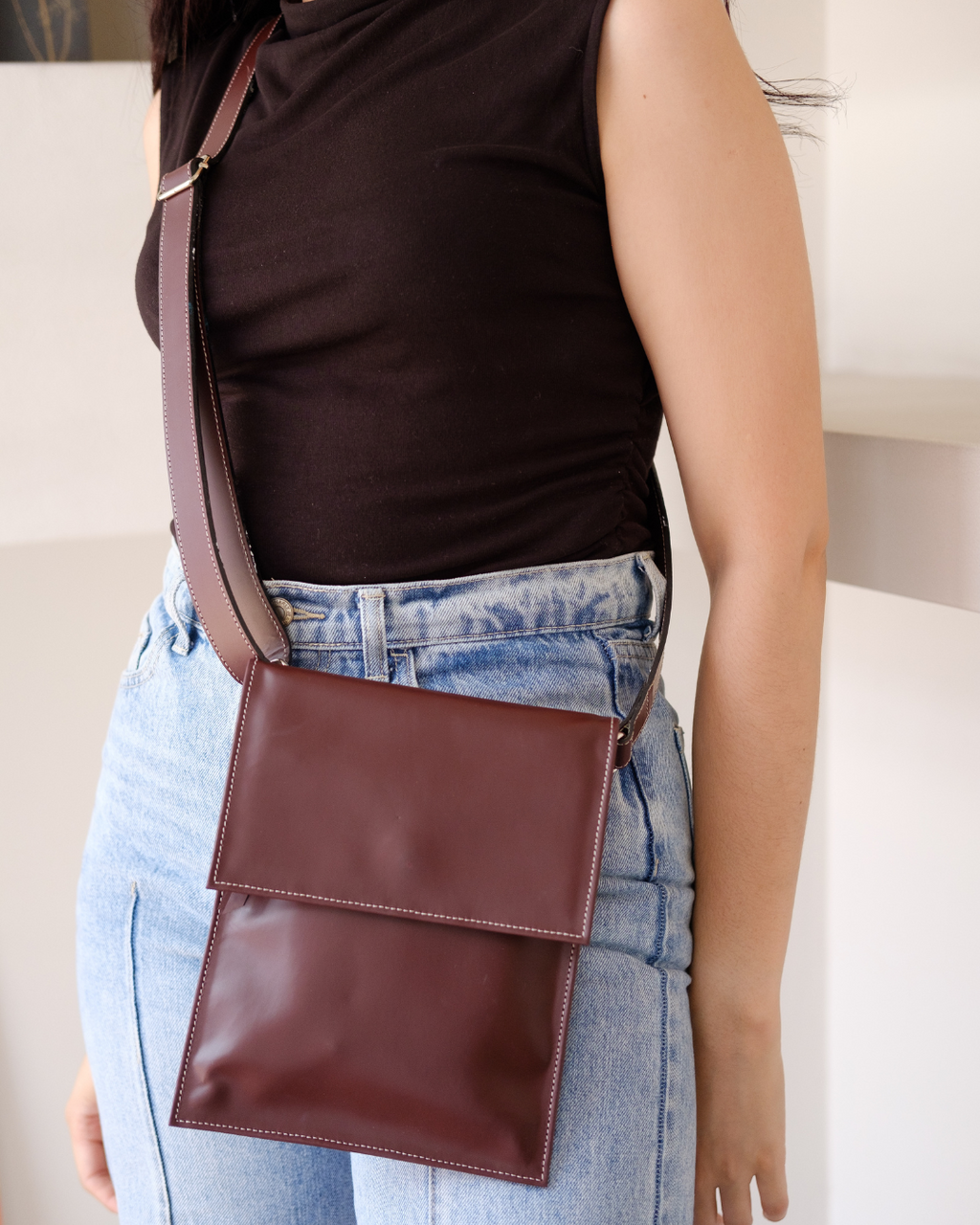 Crossbody clip cuero clásico