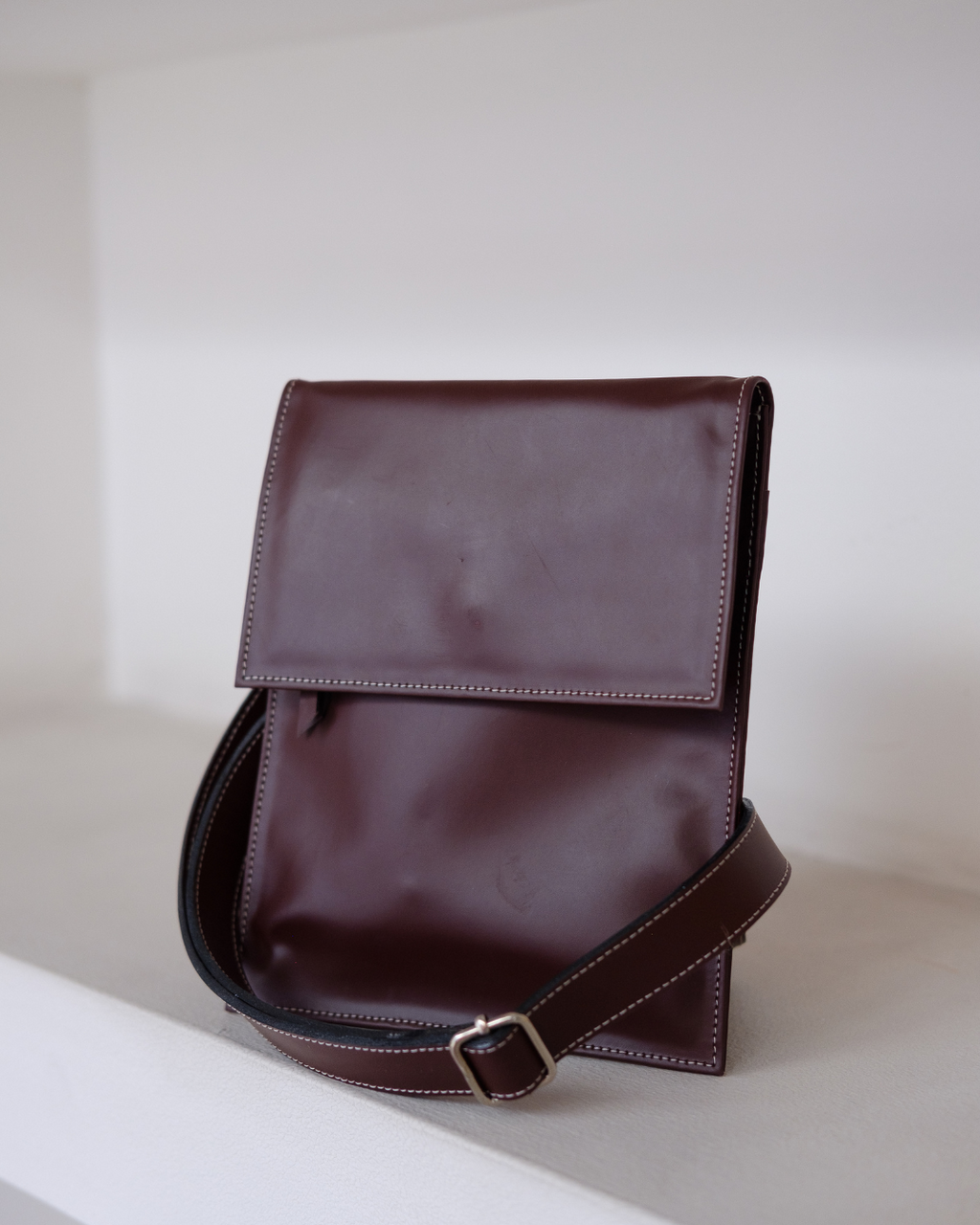 Crossbody clip cuero clásico