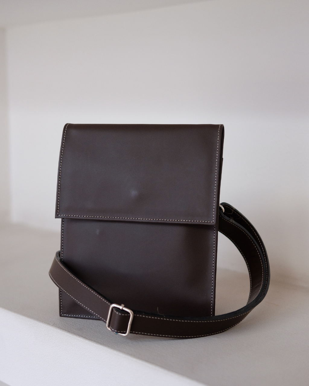 Crossbody clip cuero clásico
