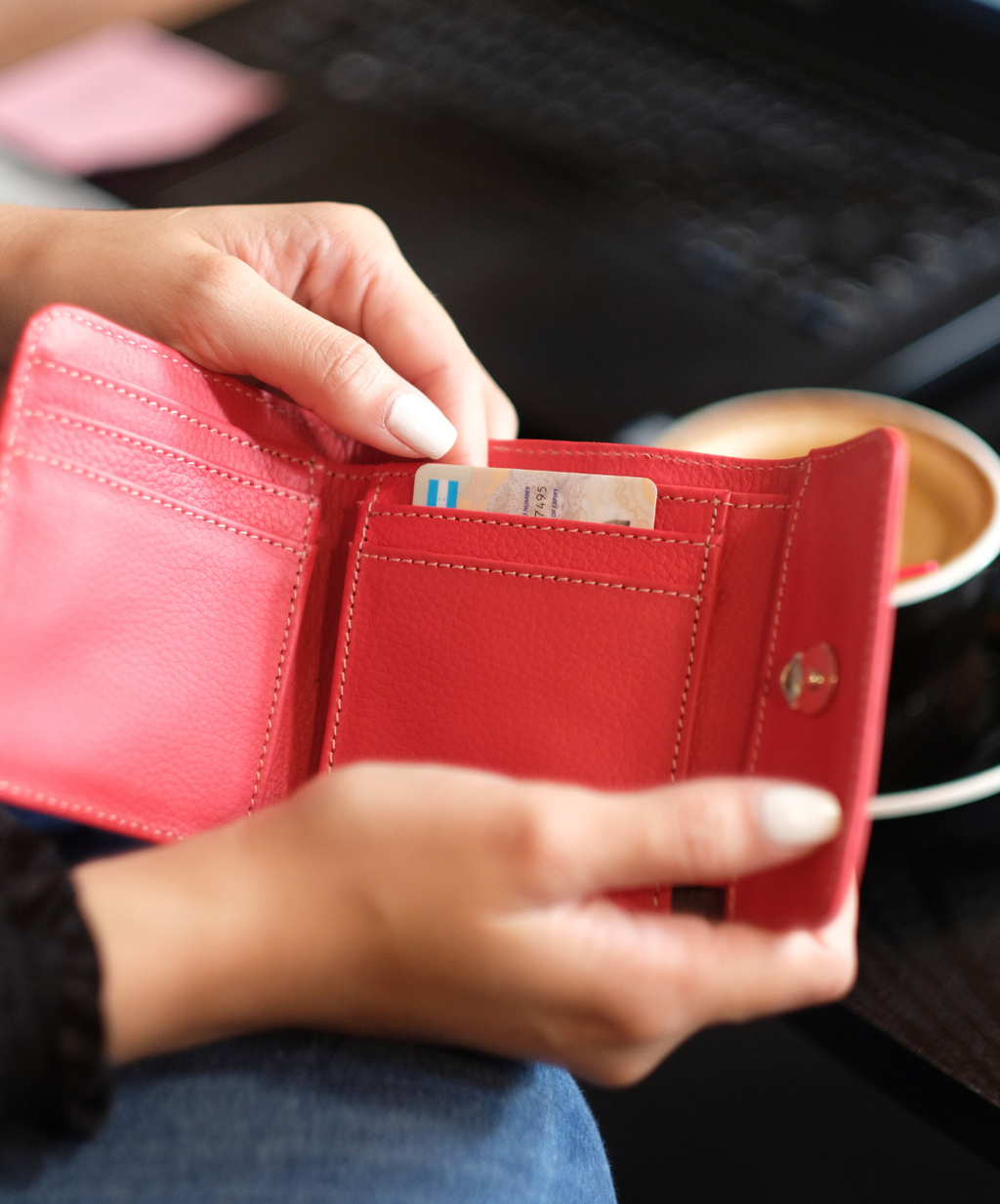 Monedero de Cuero Clásico