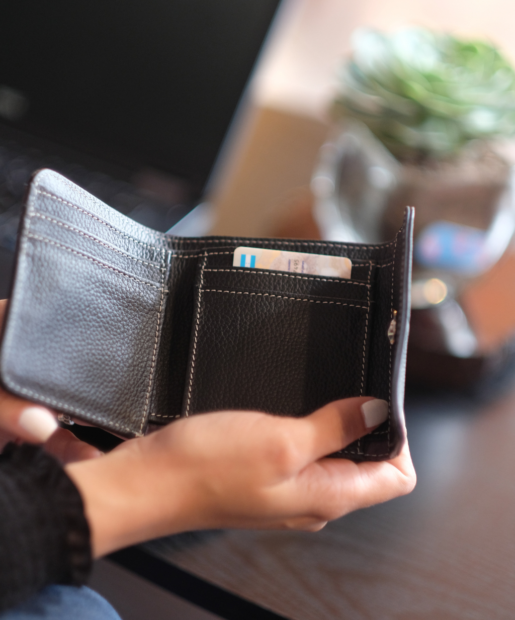 Monedero de Cuero Clásico