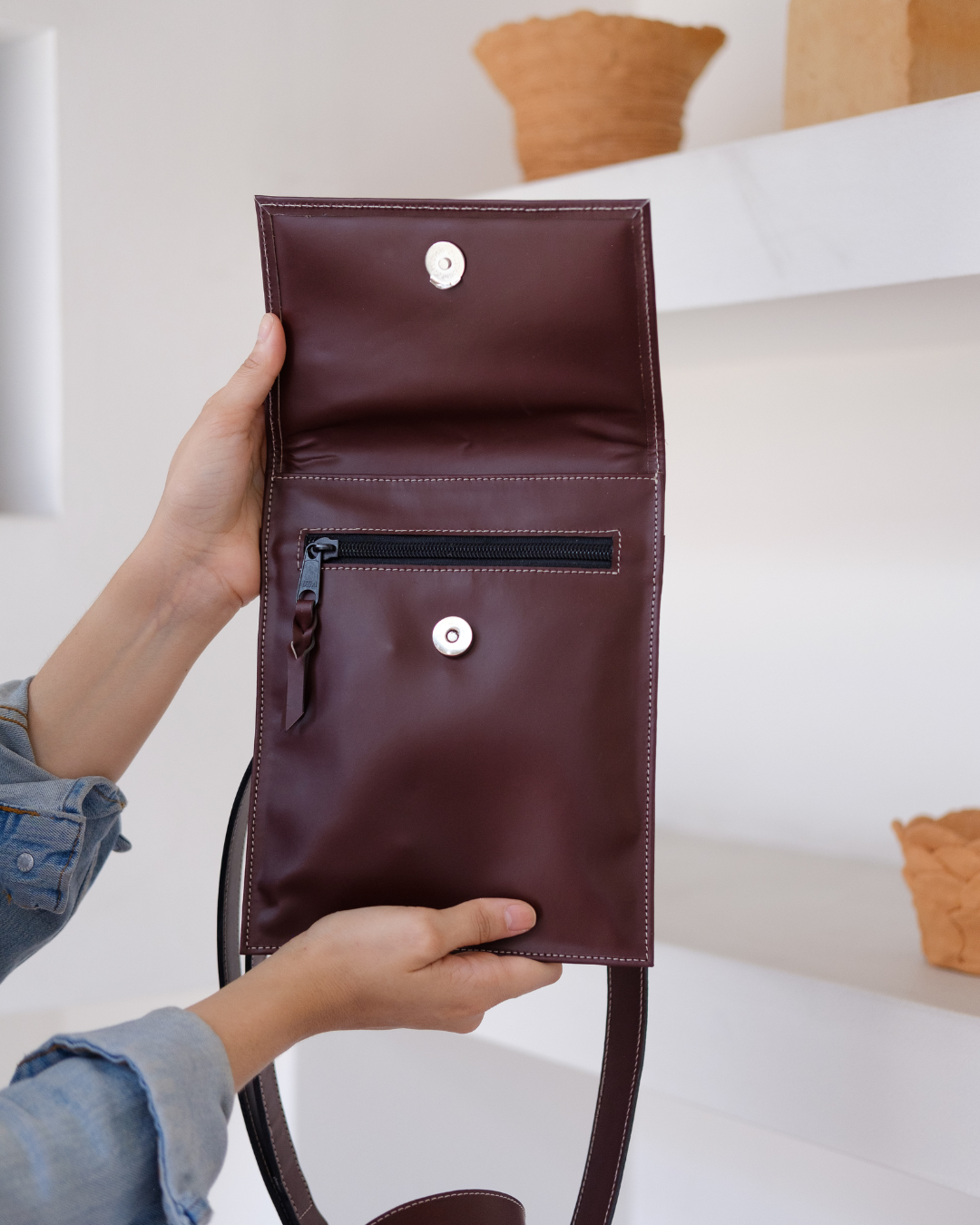 Crossbody clip cuero clásico