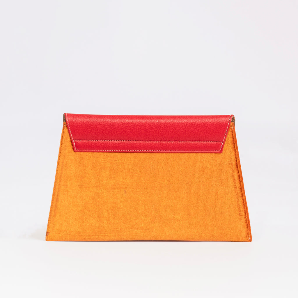 Trapecio Clutch con Cuero Rojo y Terciopelo Naranja