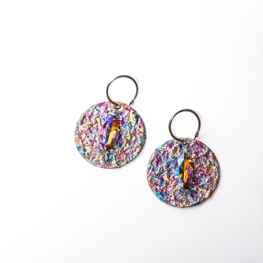 Aritos Tornasol, Joyería Experimental de la Colección Guachi por ANA LOW