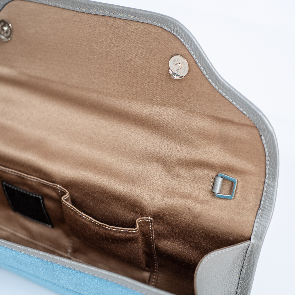 Clutch Baguette Fragmenta Azul con Plata