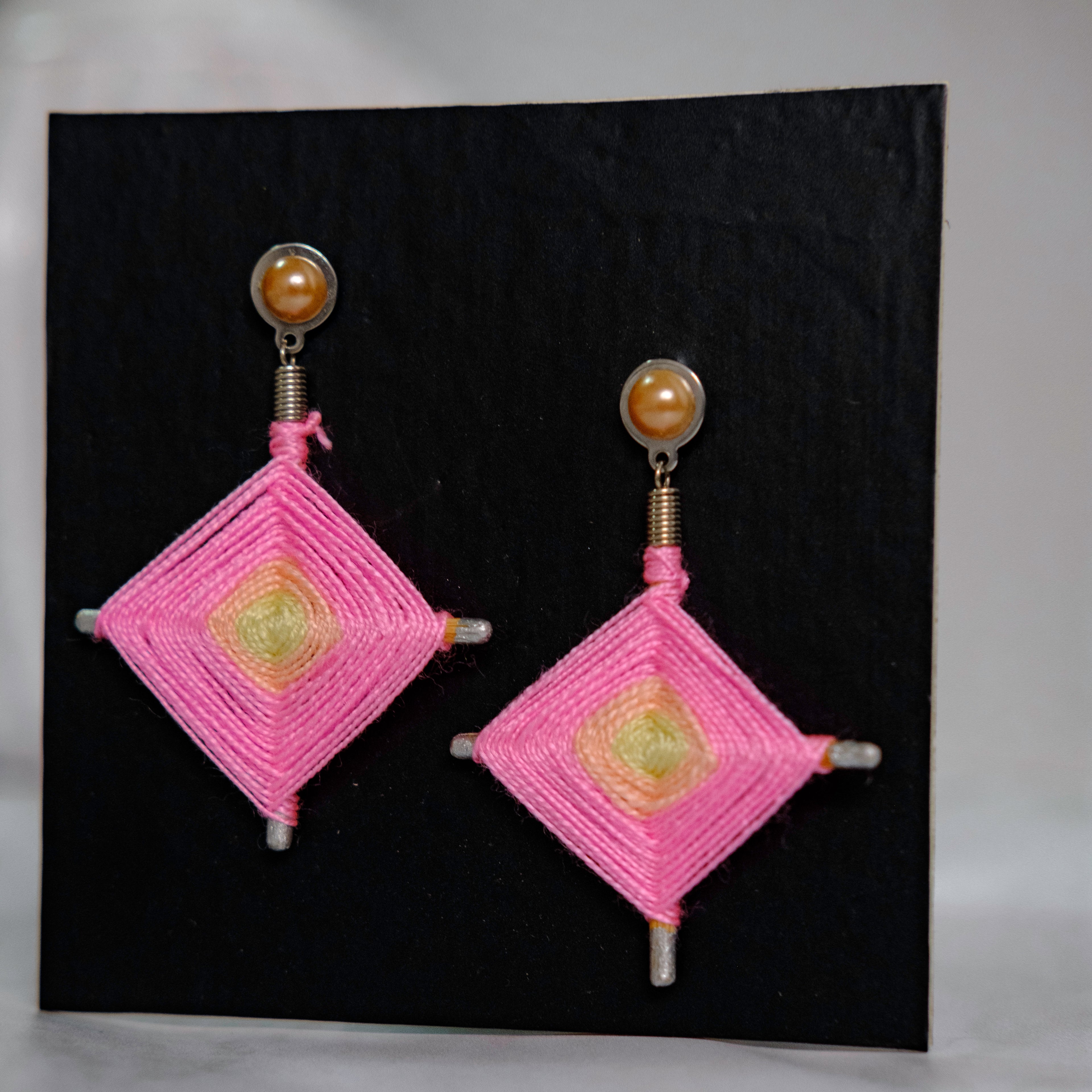 Aretes Joyería Experimental de la Colección ojo de Dios por ANA LOW