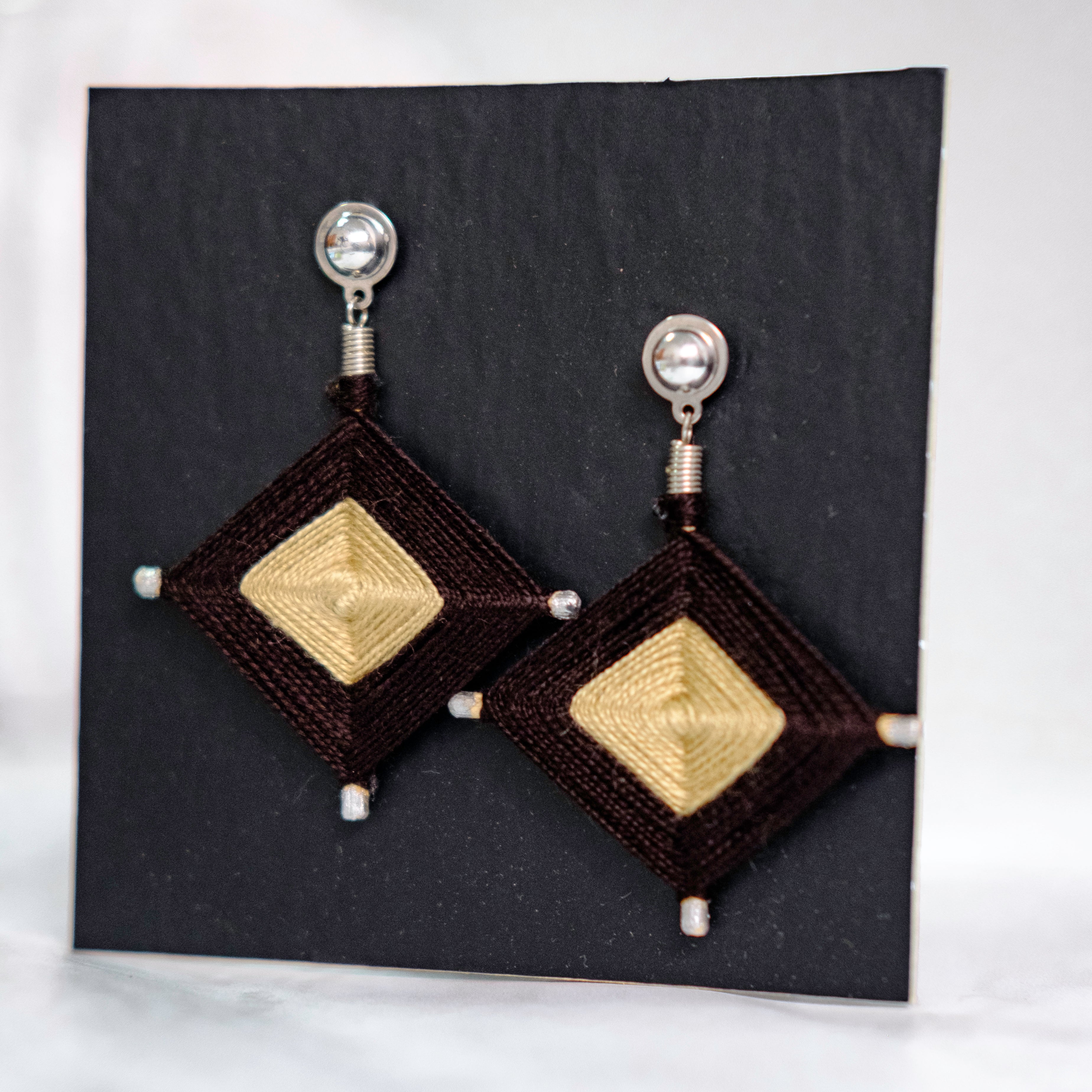 Aretes Joyería Experimental de la Colección ojo de Dios por ANA LOW