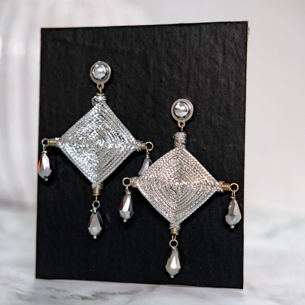 Aretes Joyería Experimental de la Colección ojo de Dios por ANA LOW