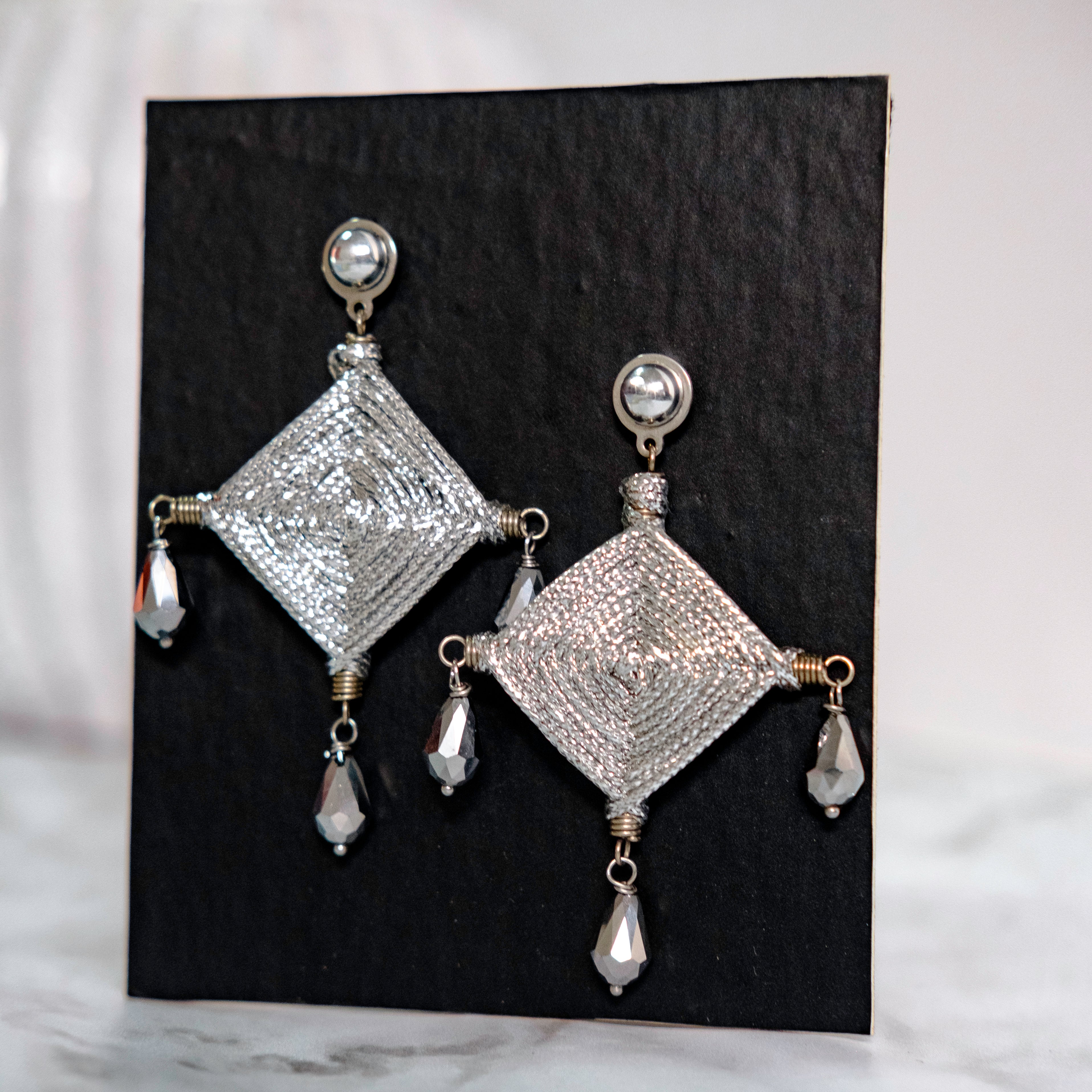 Aretes Joyería Experimental de la Colección ojo de Dios por ANA LOW