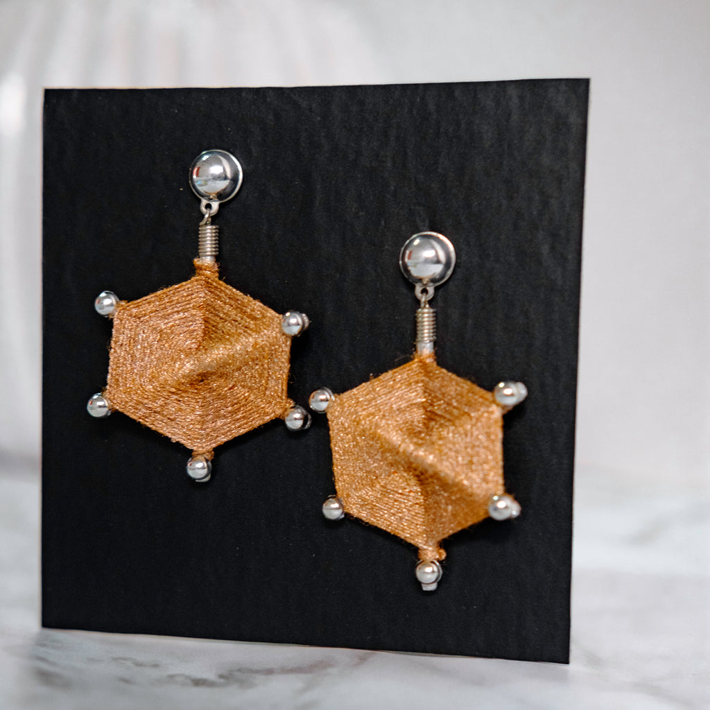 Aretes Joyería Experimental de la Colección ojo de Dios por ANA LOW