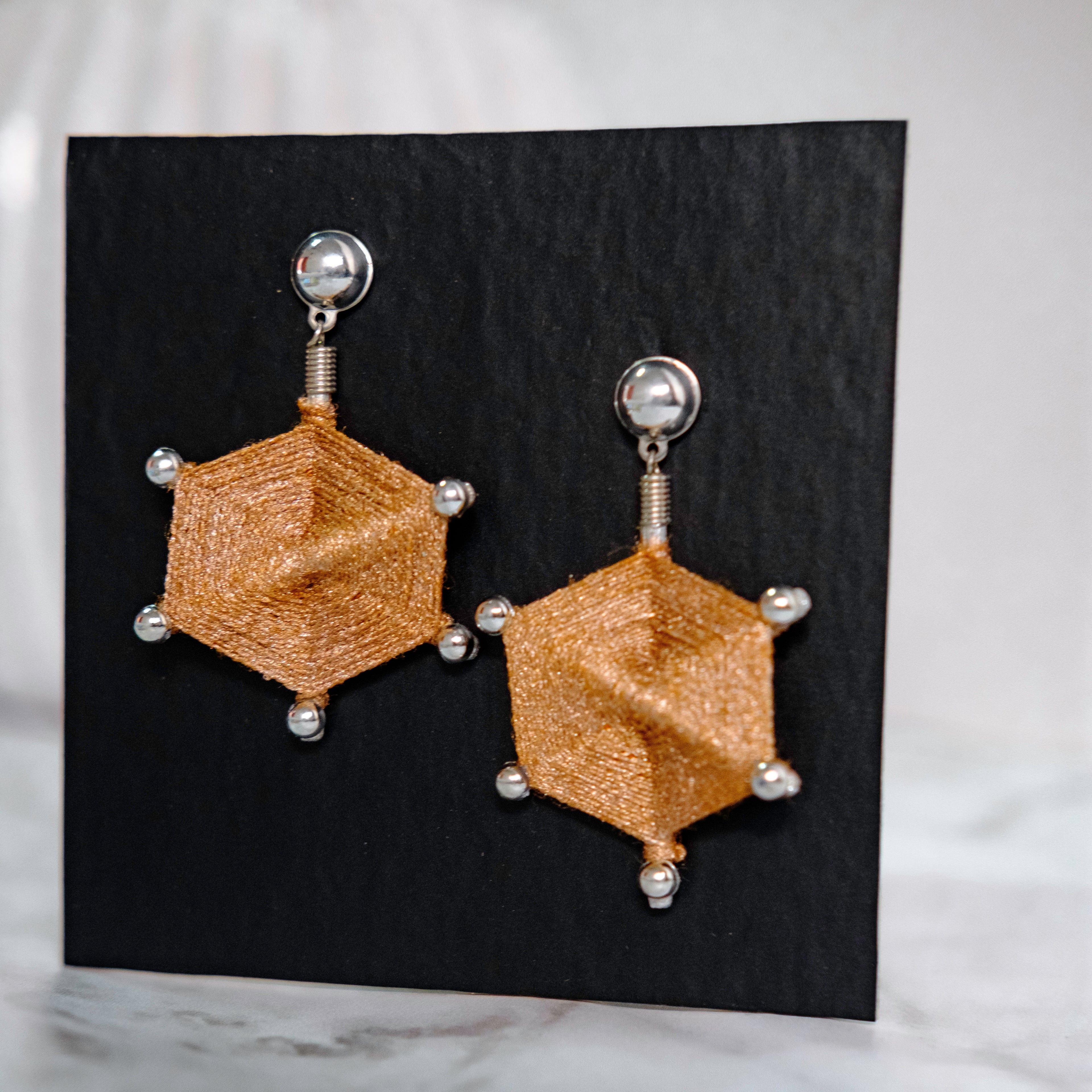 Aretes Joyería Experimental de la Colección ojo de Dios por ANA LOW