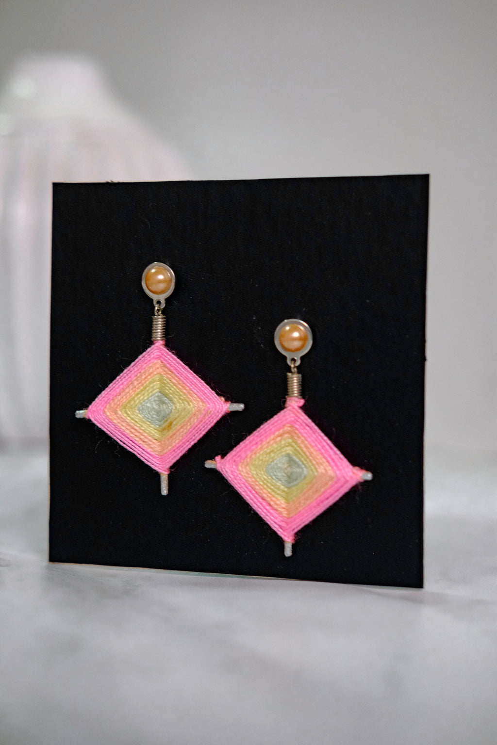 Aretes Joyería Experimental de la Colección ojo de Dios por ANA LOW