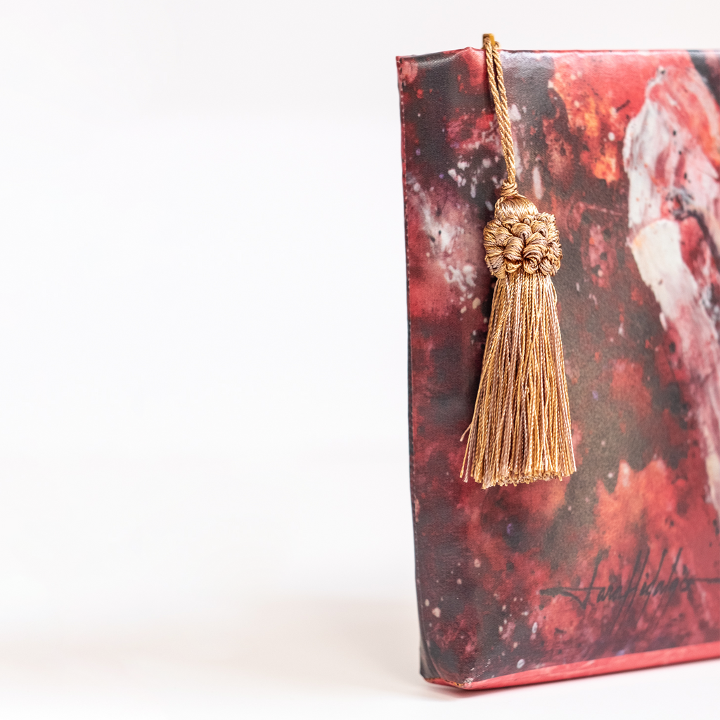 Clutch con arte de Armando Lara, SIGNOS DE ENLACE