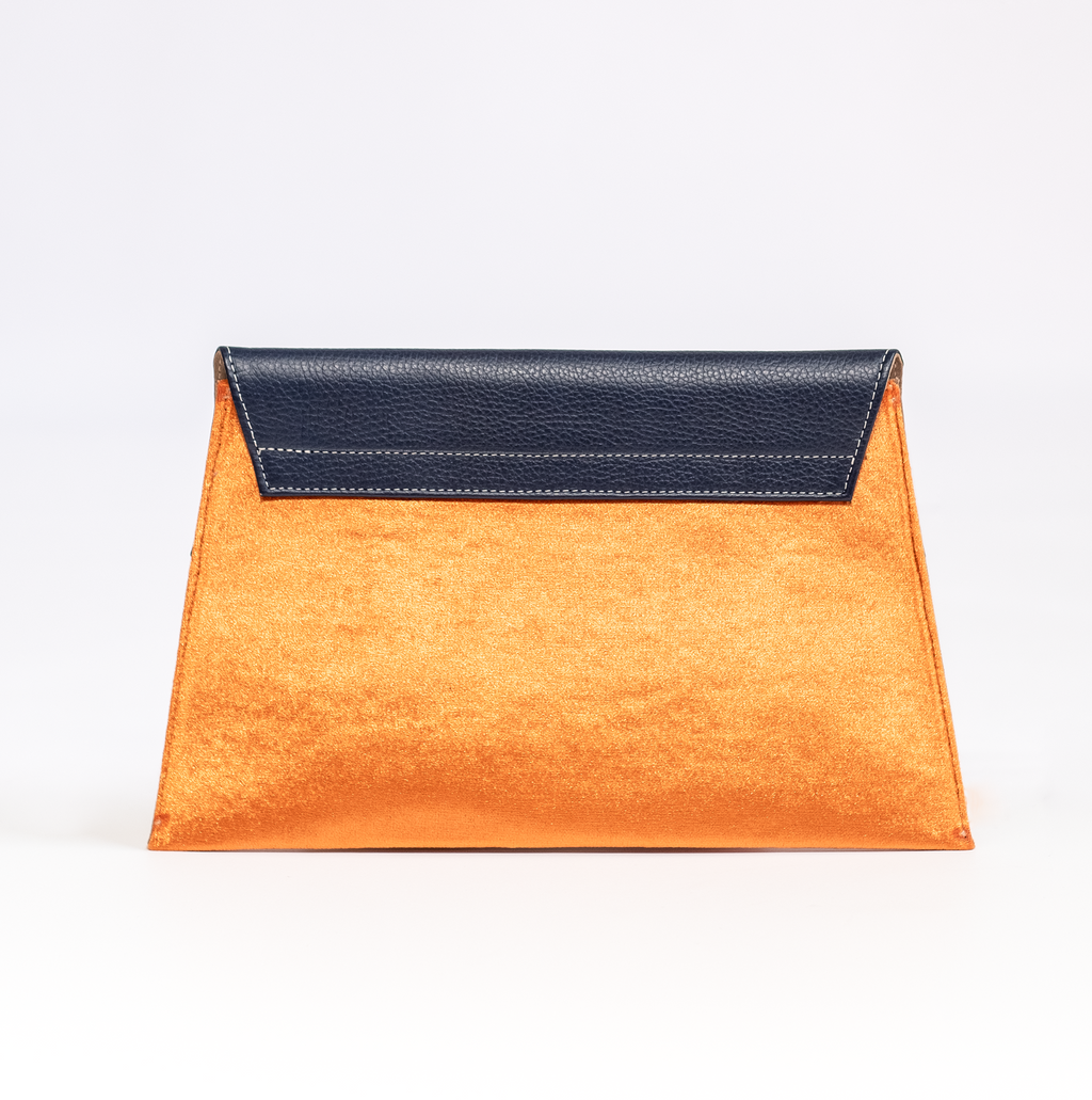 Trapecio Clutch con Cuero Azul Marino y Terciopelo Tan