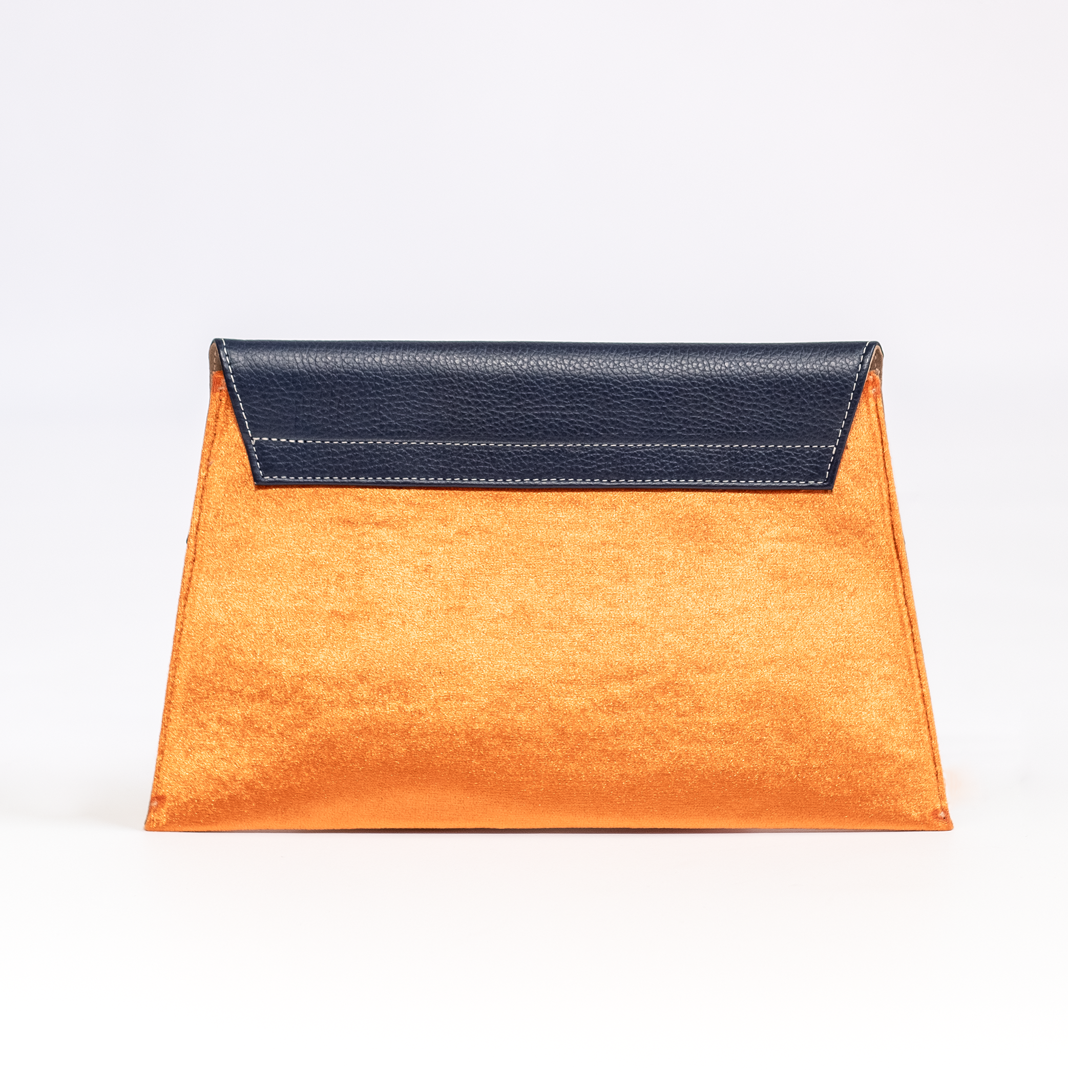 Trapecio Clutch con Cuero Azul Marino y Terciopelo Tan