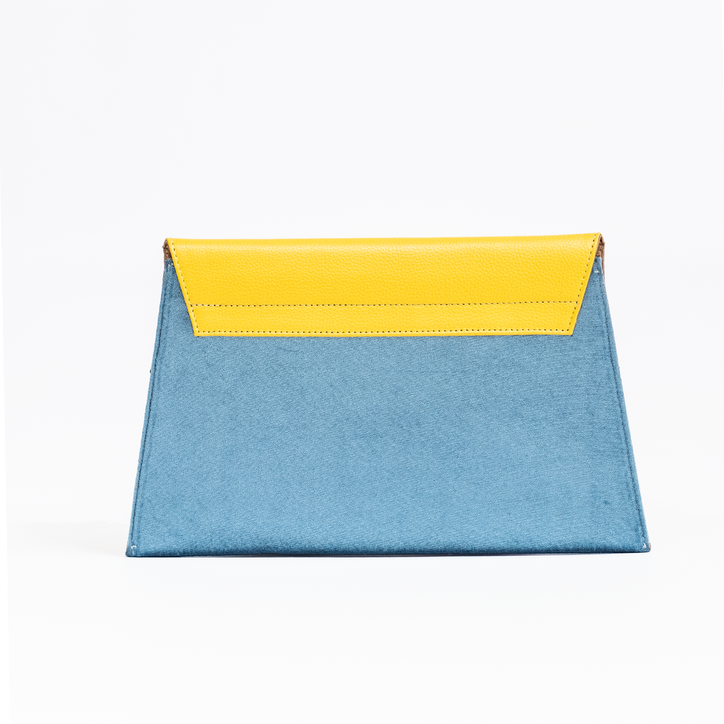 Clutch de Cuero Amarillo con Terciopelo Azul Claro,  Frente.  Diseño por Estudio 1331 Honduras