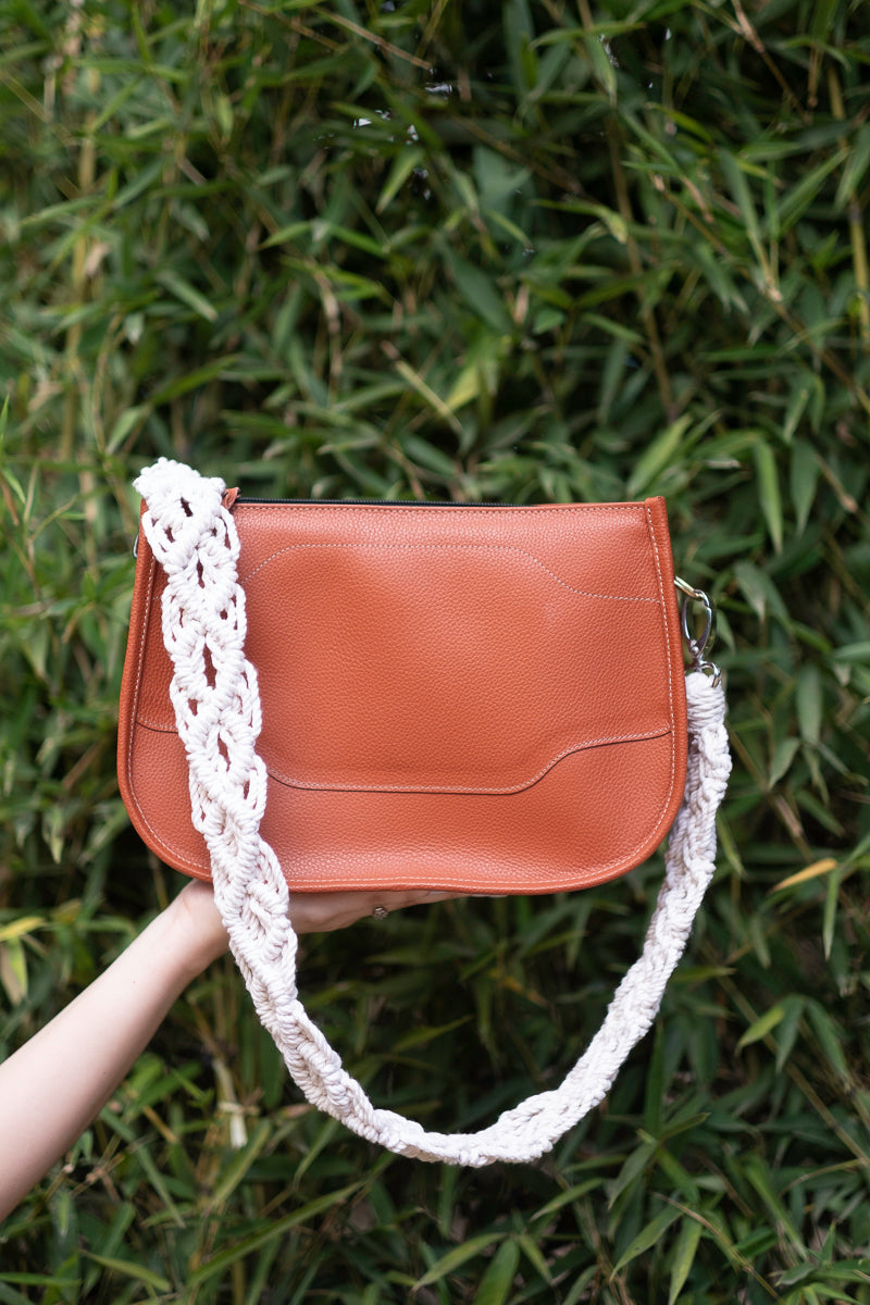 Crossbody Cuero Clásico x ALMA AL DESNUDO
